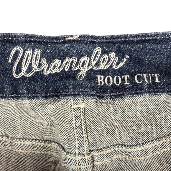 EUC Wrangler Women's Light Blue Distressed Bootcut Jeans Sz 11/30” inseam - Picture 3 of 10